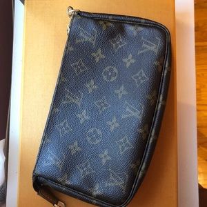 Louis Vuitton Pochette